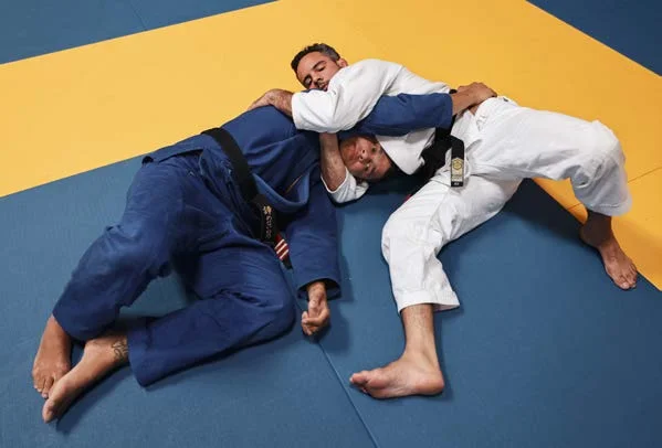Triangolo di braccio (arm triangle) - Poster Technical Fouls & Illegal Moves della IBJJF