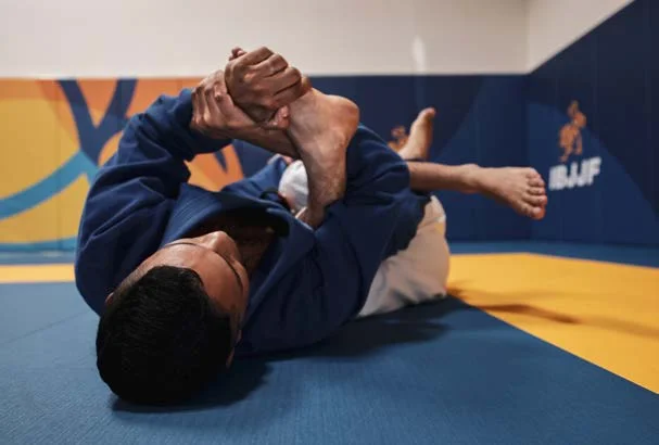 Toe hold (leva al piede a figura quattro) - Poster Technical Fouls & Illegal Moves della IBJJF