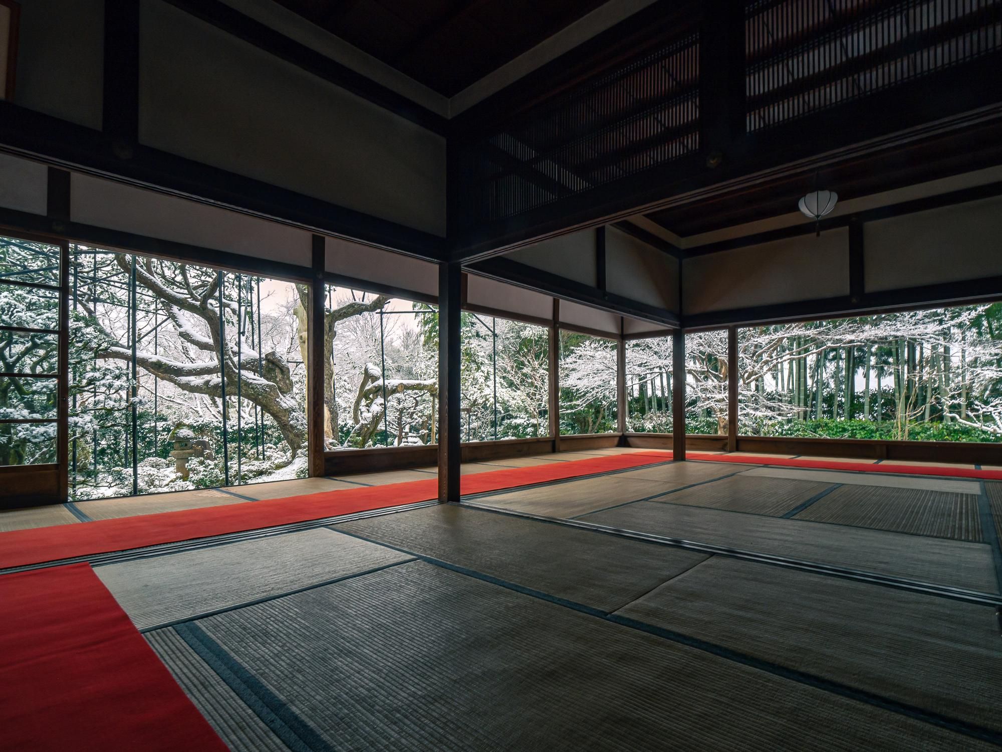 Limpeza de tatames em uma academia de BJJ